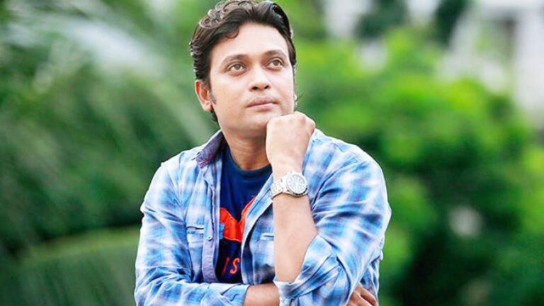 গুরুতর অসুস্থ হয়ে হাসপাতালে মিলন