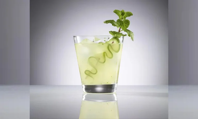 গরমে ব্রণ কমাতে নিয়মিত যা খাবেন