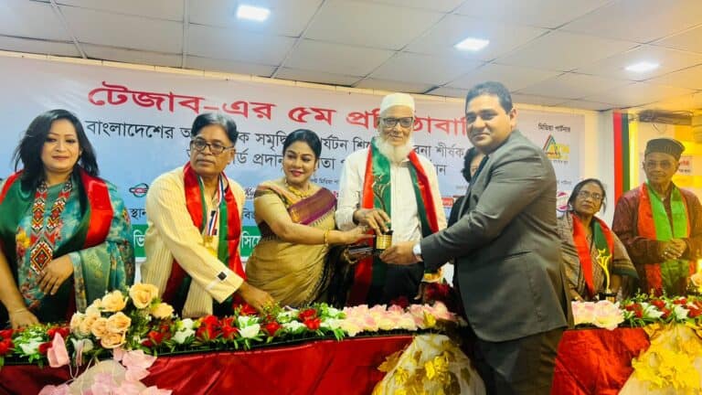 টেজাব এক্সিলেন্ট অ্যাওয়ার্ড–২০২৫ পেলেন ঢাকা সিটি ফিজিওথেরাপি হাসপাতালের চেয়ারম্যান