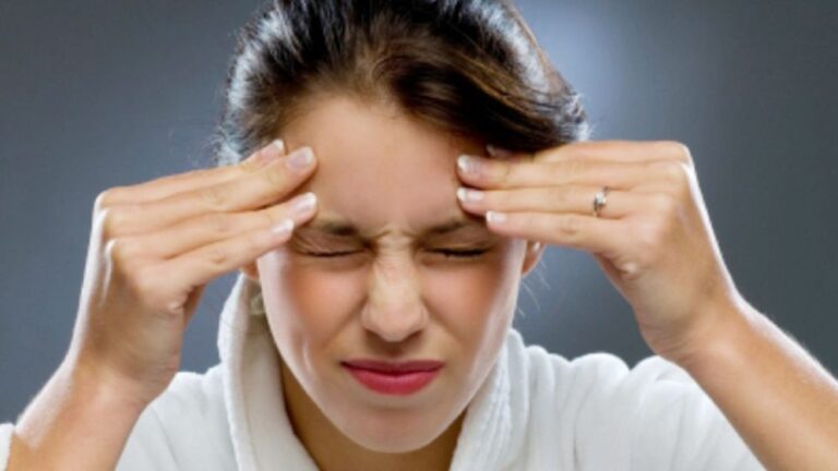 Read more about the article যেসব অভ্যাসে মাইগ্রেনের ব্যথা বাড়ে