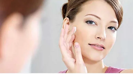 Read more about the article শীতের আগেই ত্বক খসখসে হয়ে যাচ্ছে? কিভাবে যত্ন নেবেন