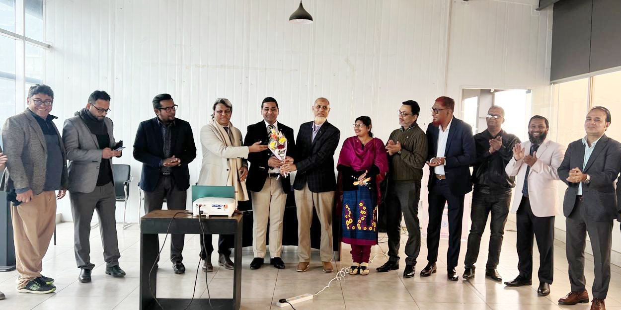 রয়েল বিশ্ববিদ্যালয়ে নেক পেইন ও ডিভাইস-সম্পর্কিত ফিজিওথেরাপি এবং রক্তদান সচেতনতামূলক কর্মসূচি অনুষ্ঠিত